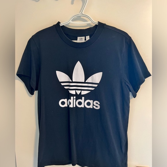 Adidas T Shirt in Black - Picture 1 of 3
